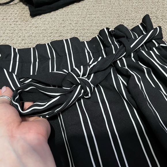 Eclipse | Medium Black & White Striped Skirt With Belt - Picture 4 of 7